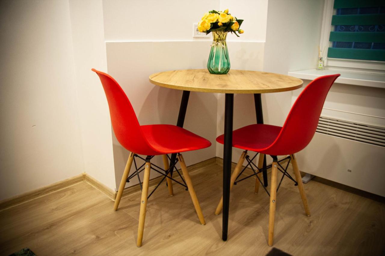 Світло Цілодобово Apartments In The City Center Lviv Eksteriør billede