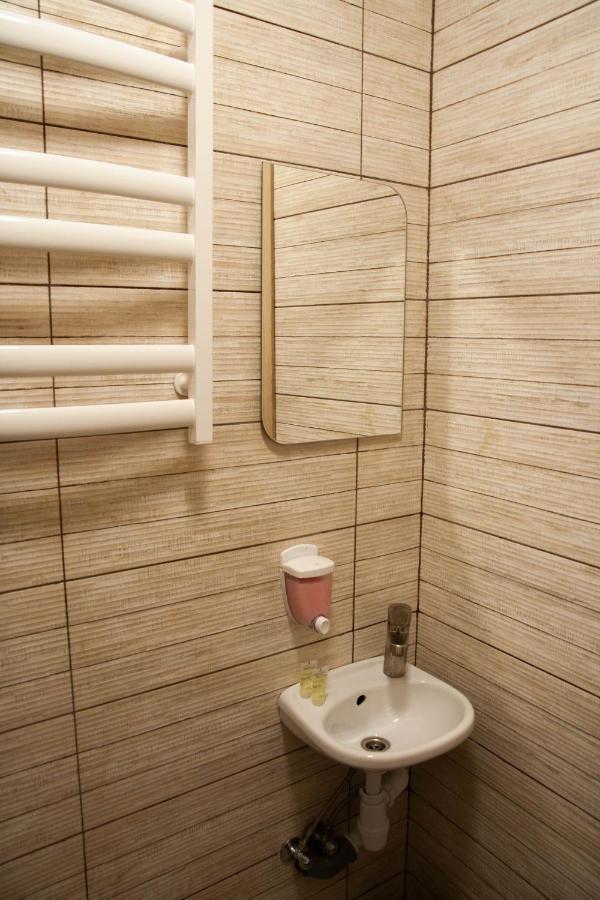 Світло Цілодобово Apartments In The City Center Lviv Eksteriør billede